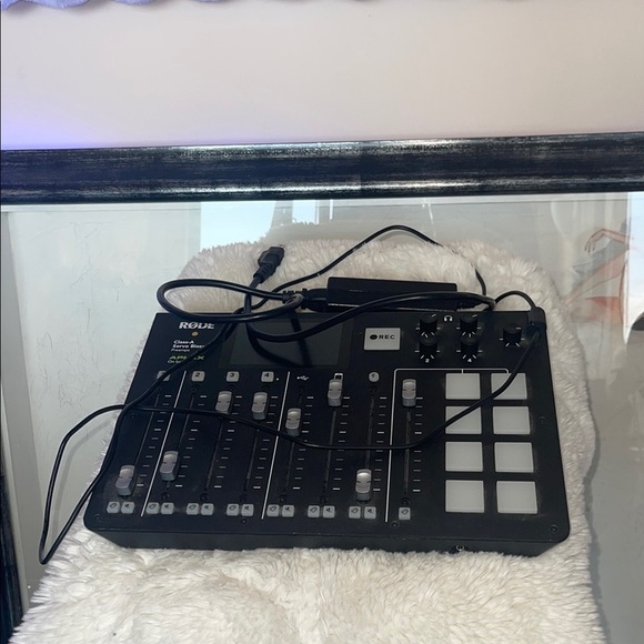 Rode Black Audio Mixer rides caster pro Class Aservo Biased APHEX like new - Picture 1 of 8